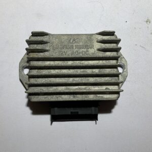 régulateur de tension piaggio zip 50 2t