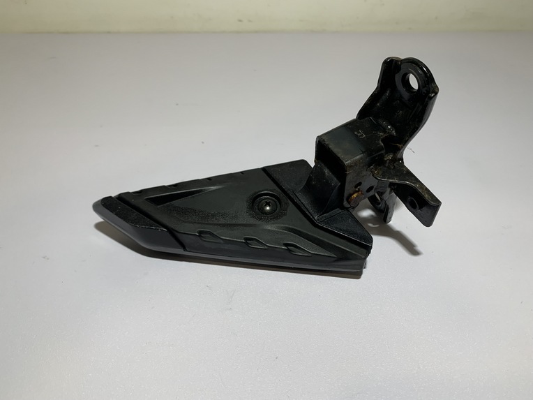 repose pied passager droit kymco people s 125 abs